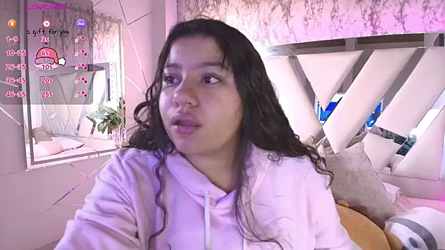 Miaa Smiith1 online show from December 13, 11:45 am