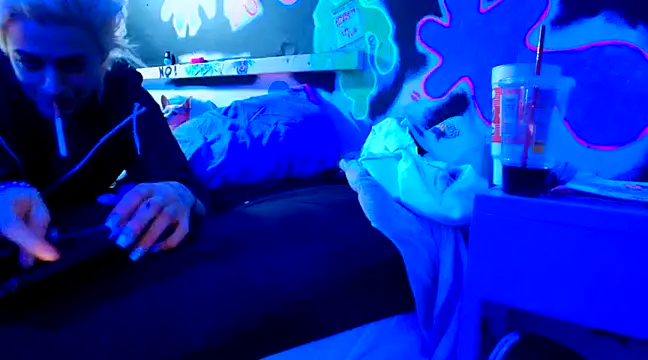 watermellonpussy online show from December 9, 4:12 am