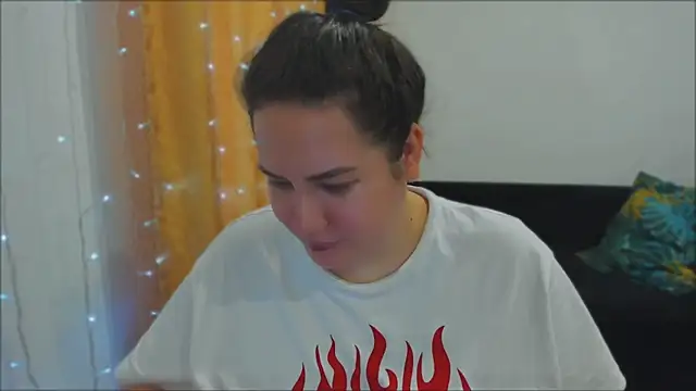 Snapshot of _madalexa_ chatting on October 3, 1:52 pm madalexa online show from October 3, 1:52 pm