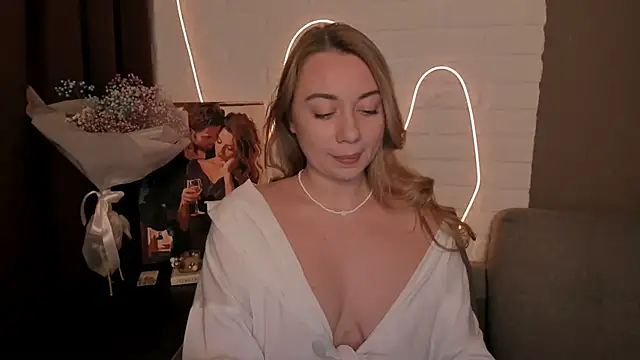Snapshot of DanielaWisse chatting on December 22, 1:55 am DanielaWisse online show from December 22, 1:55 am
