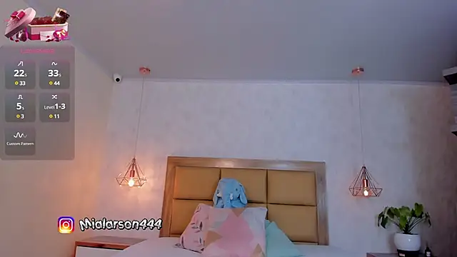 Snapshot of LARSONMIA chatting on February 11, 11:54 am LARSONMIA online show from February 11, 11:54 am