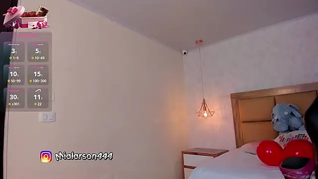 Snapshot of LARSONMIA chatting on February 14, 12:14 pm LARSONMIA online show from February 14, 12:14 pm