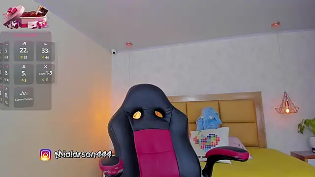 Snapshot of LARSONMIA chatting on February 19, 12:22 pm LARSONMIA online show from February 19, 12:22 pm