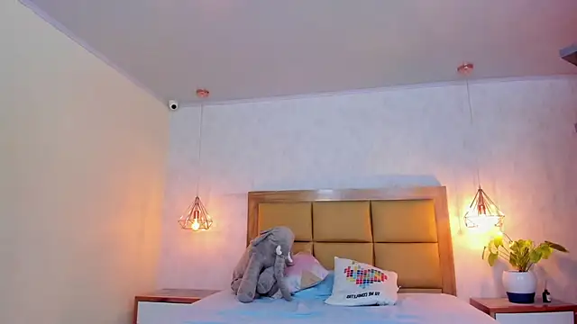 Snapshot of LARSONMIA chatting on March 19, 12:12 pm LARSONMIA online show from March 19, 12:12 pm