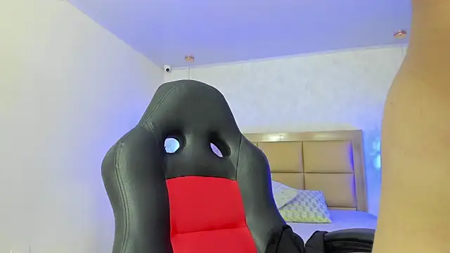 Snapshot of LARSONMIA chatting on October 1, 12:22 pm LARSONMIA online show from October 1, 12:22 pm