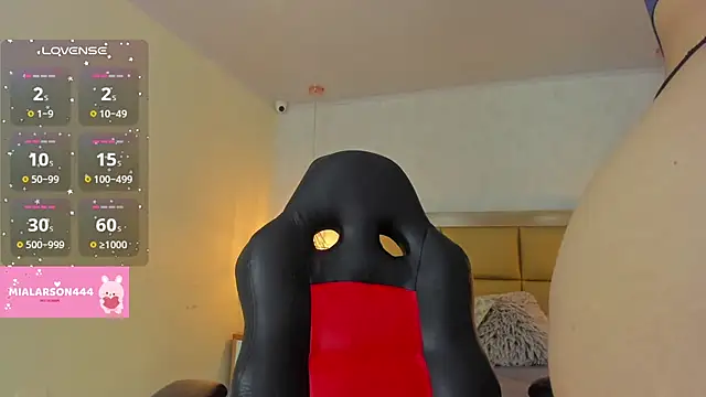 Snapshot of LARSONMIA chatting on October 8, 12:25 pm LARSONMIA online show from October 8, 12:25 pm