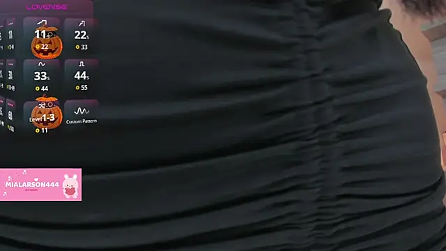 Snapshot of LARSONMIA chatting on October 23, 12:26 pm LARSONMIA online show from October 23, 12:26 pm