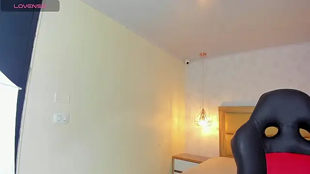 Snapshot of LARSONMIA chatting on November 11, 12:27 pm LARSONMIA online show from November 11, 12:27 pm