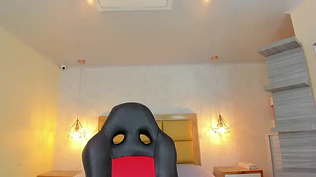 Snapshot of LARSONMIA chatting on November 25, 12:16 pm LARSONMIA online show from November 25, 12:16 pm