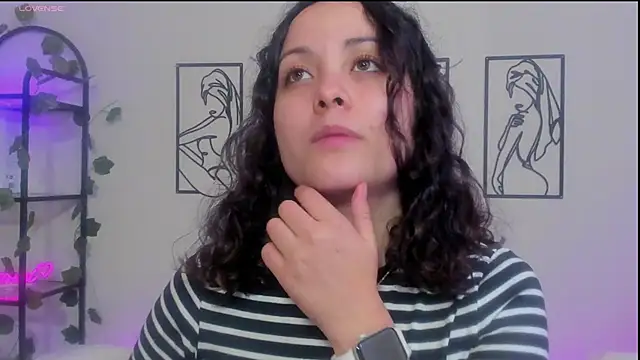Snapshot of Megan_Rodrigo chatting on March 10, 6:56 pm Megan Rodrigo online show from March 10, 6:56 pm