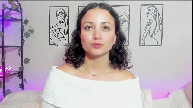 Snapshot of Megan_Rodrigo chatting on March 19, 10:31 pm Megan Rodrigo online show from March 19, 10:31 pm