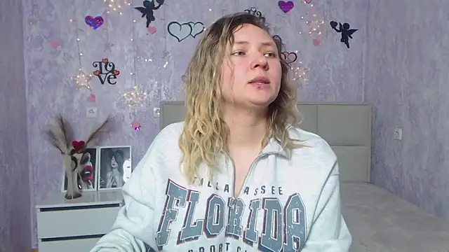 SallyVerda online show from February 19, 6:54 pm