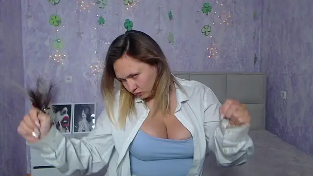 SallyVerda online show from March 17, 4:08 am