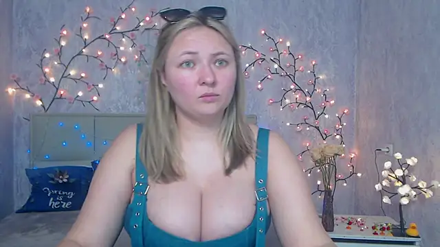 Snapshot of SallyVerda chatting on May 7, 7:08 pm SallyVerda online show from May 7, 7:08 pm