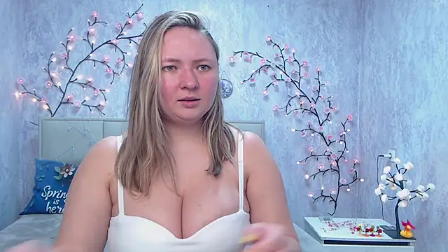 Snapshot of SallyVerda chatting on May 11, 6:05 pm SallyVerda online show from May 11, 6:05 pm