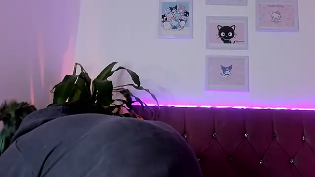 Snapshot of lucky-leah chatting on February 14, 3:11 am lucky-leah online show from February 14, 3:11 am