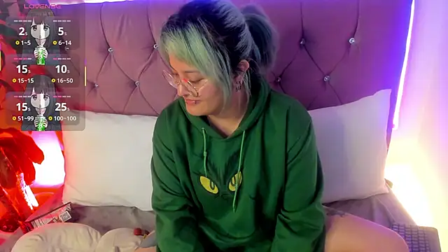 Snapshot of lucky-leah chatting on February 16, 3:47 am lucky-leah online show from February 16, 3:47 am