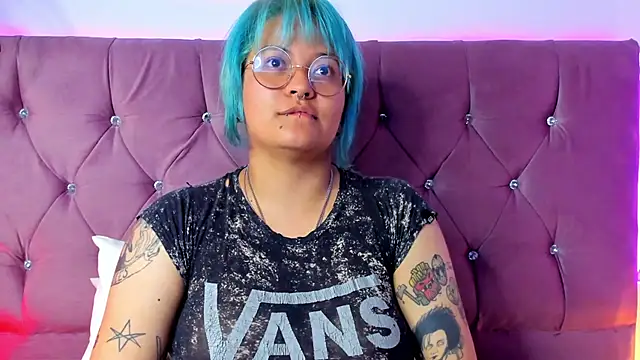 Snapshot of lucky-leah chatting on February 23, 6:49 am lucky-leah online show from February 23, 6:49 am