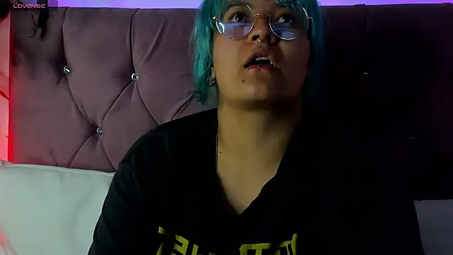 Snapshot of lucky-leah chatting on February 26, 3:21 am lucky-leah online show from February 26, 3:21 am