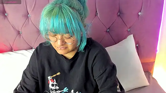 Snapshot of lucky-leah chatting on February 27, 3:25 am lucky-leah online show from February 27, 3:25 am