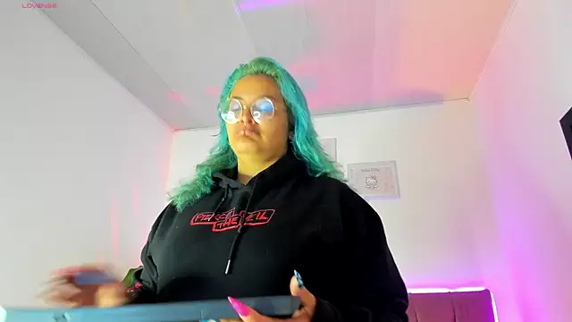 Snapshot of lucky-leah chatting on March 1, 3:32 am lucky-leah online show from March 1, 3:32 am