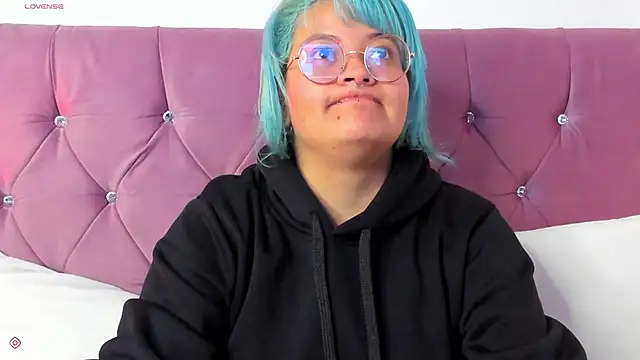 Snapshot of lucky-leah chatting on March 6, 3:35 am lucky-leah online show from March 6, 3:35 am