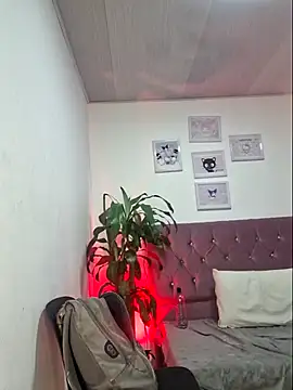 Snapshot of lucky-leah chatting on March 9, 10:52 am lucky-leah online show from March 9, 10:52 am