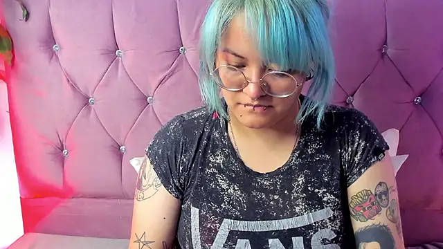 Snapshot of lucky-leah chatting on March 12, 3:46 am lucky-leah online show from March 12, 3:46 am