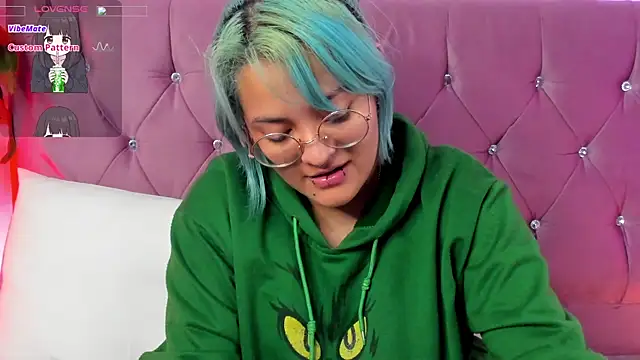 Snapshot of lucky-leah chatting on March 16, 2:10 am lucky-leah online show from March 16, 2:10 am