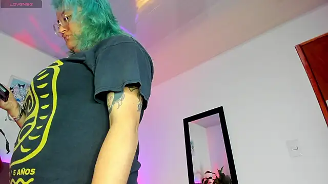 Snapshot of lucky-leah chatting on March 19, 3:30 am lucky-leah online show from March 19, 3:30 am