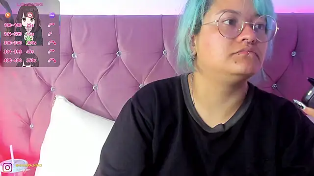 Snapshot of lucky-leah chatting on March 21, 3:33 am lucky-leah online show from March 21, 3:33 am