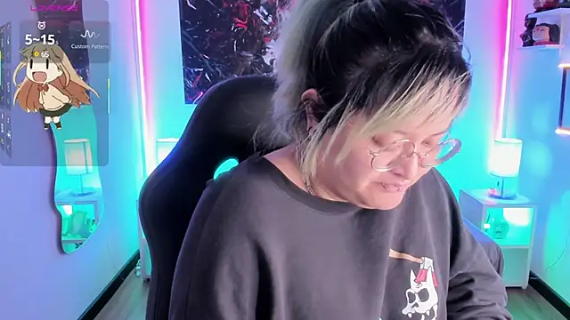 Snapshot of lucky-leah chatting on September 11, 4:01 am lucky-leah online show from September 11, 4:01 am