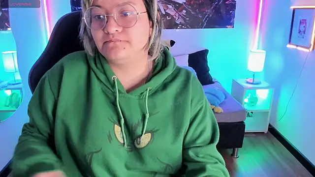 Snapshot of lucky-leah chatting on September 12, 3:50 am lucky-leah online show from September 12, 3:50 am