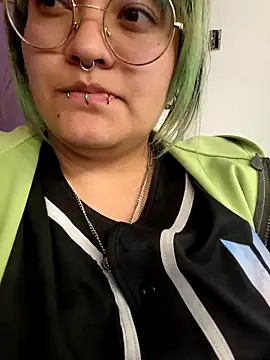 Snapshot of lucky-leah chatting on September 19, 3:52 am lucky-leah online show from September 19, 3:52 am