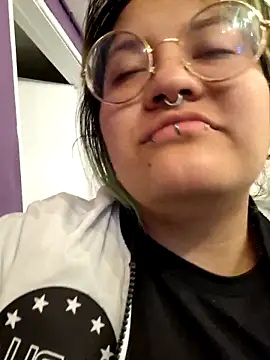 Snapshot of lucky-leah chatting on September 20, 3:51 am lucky-leah online show from September 20, 3:51 am