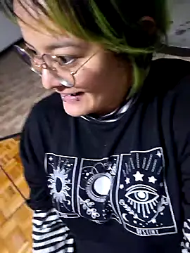 Snapshot of lucky-leah chatting on September 23, 4:04 am lucky-leah online show from September 23, 4:04 am