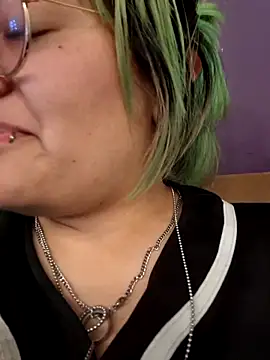 Snapshot of lucky-leah chatting on September 25, 4:05 am lucky-leah online show from September 25, 4:05 am