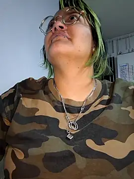 Snapshot of lucky-leah chatting on September 30, 3:55 am lucky-leah online show from September 30, 3:55 am