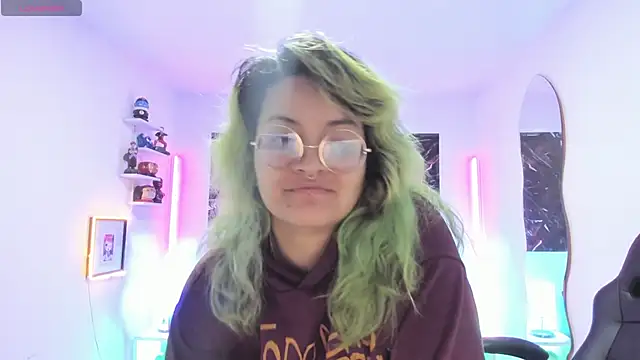 Snapshot of lucky-leah chatting on October 3, 3:36 am lucky-leah online show from October 3, 3:36 am