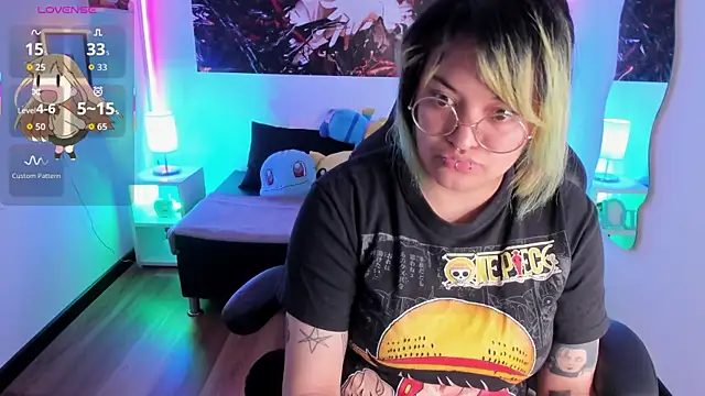 Snapshot of lucky-leah chatting on October 4, 4:21 am lucky-leah online show from October 4, 4:21 am