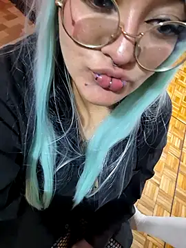 Snapshot of lucky-leah chatting on October 5, 6:12 am lucky-leah online show from October 5, 6:12 am