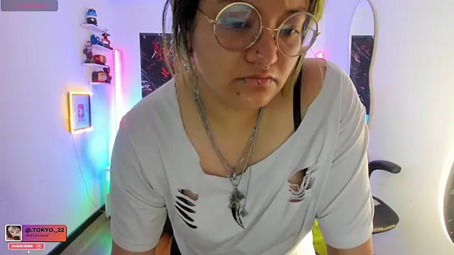 Snapshot of lucky-leah chatting on October 8, 4:10 am lucky-leah online show from October 8, 4:10 am