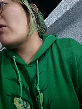 Snapshot of lucky-leah chatting on October 10, 3:38 am lucky-leah online show from October 10, 3:38 am