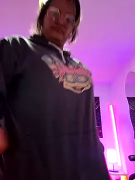 Snapshot of lucky-leah chatting on October 15, 3:50 am lucky-leah online show from October 15, 3:50 am