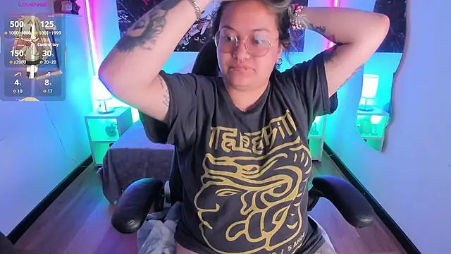 Snapshot of lucky-leah chatting on October 24, 4:09 am lucky-leah online show from October 24, 4:09 am