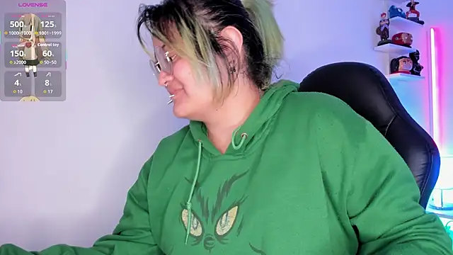 Snapshot of lucky-leah chatting on October 26, 3:34 am lucky-leah online show from October 26, 3:34 am