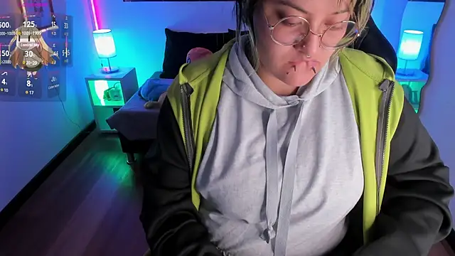 Snapshot of lucky-leah chatting on October 30, 3:41 am lucky-leah online show from October 30, 3:41 am