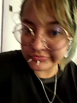 Snapshot of lucky-leah chatting on October 31, 4:02 am lucky-leah online show from October 31, 4:02 am