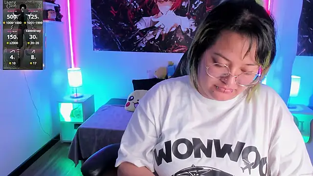 Snapshot of lucky-leah chatting on November 4, 4:00 am lucky-leah online show from November 4, 4:00 am