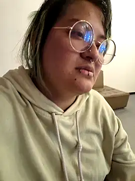 Snapshot of lucky-leah chatting on November 7, 4:01 am lucky-leah online show from November 7, 4:01 am